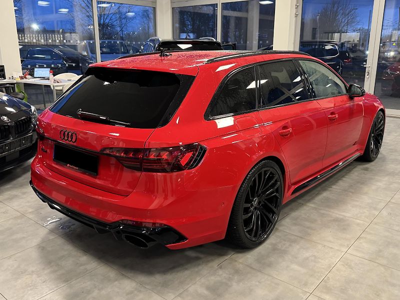 Audi RS 4 (2023) 2,9TFSi Avant quattro MATRIX - fotka 7 z 38