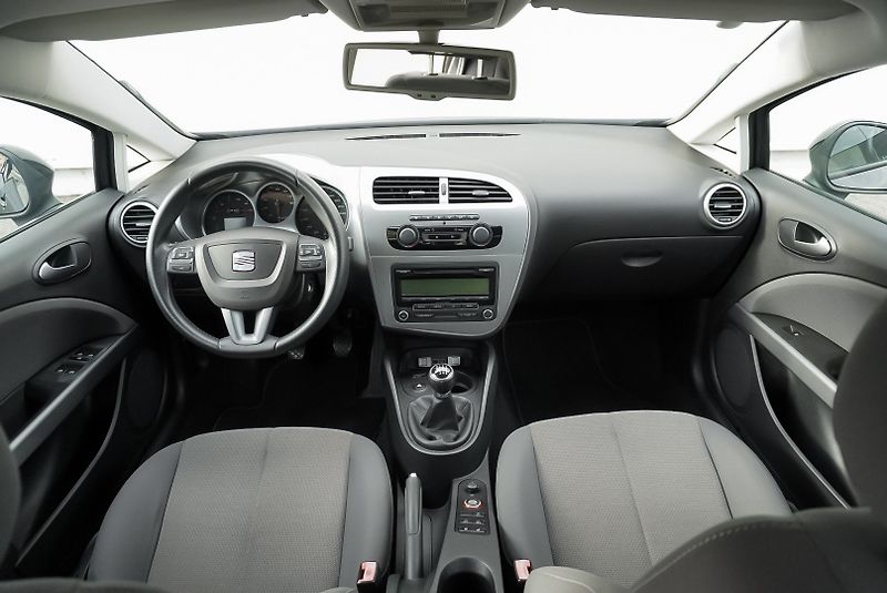 Seat Leon (2011) 1.2 TSi 77kW STYLE - fotka 20 z 28