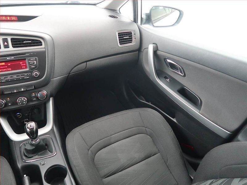 Kia Ceed (2013) 1.6 GDI, Tempomat - fotka 8 z 18