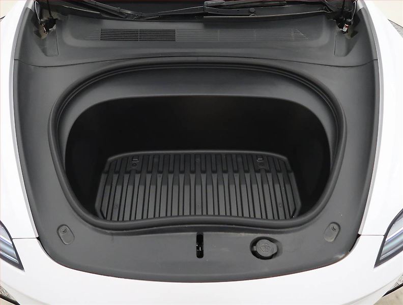 Tesla Model 3 (2025) Long Range RWD 79kWh, SoH 94% - fotka 18 z 27