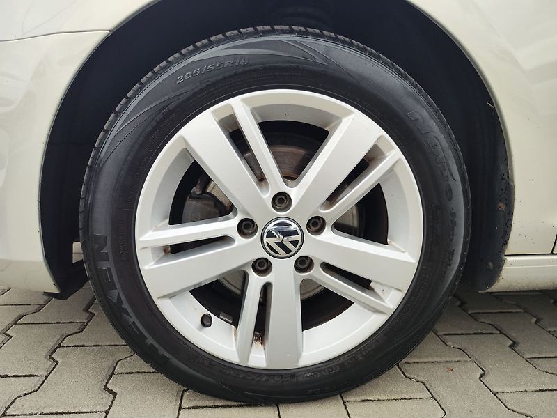 Volkswagen Golf 1.6 TDI/77kW Match DSG - fotka 30 z 30