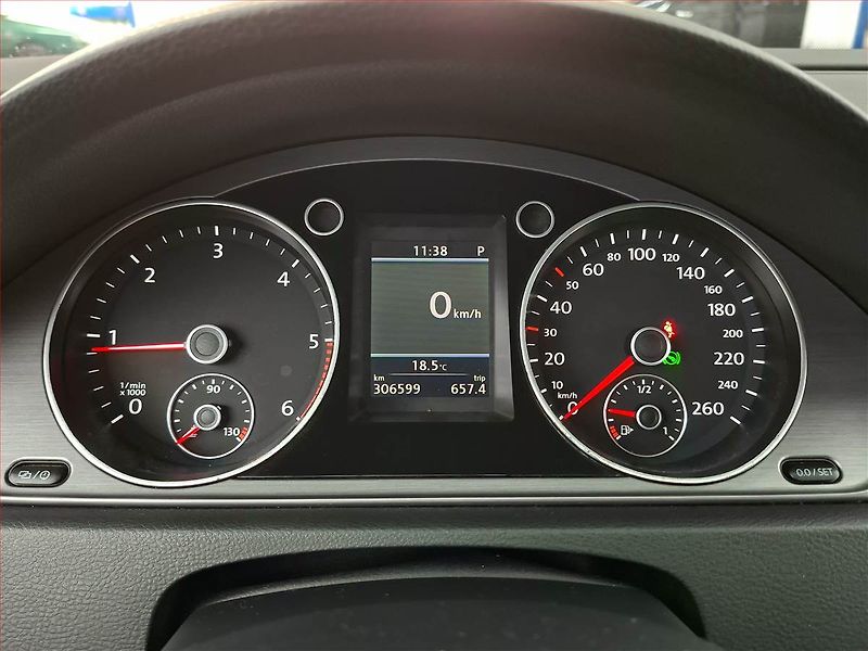 Volkswagen Passat (2012) 2.0 TDI, Automat, Xenony - fotka 11 z 19