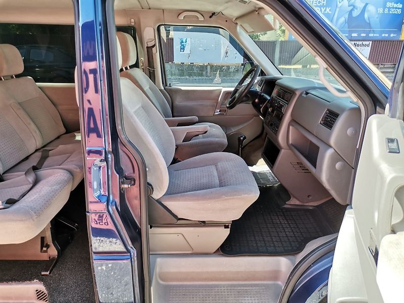Volkswagen Caravelle (2003) 2.5TDi 75kw 8míst Long AC TZ - fotka 15 z 27