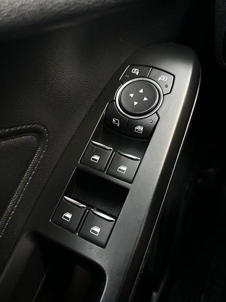 Ford Focus 1.5 110kW LED, HEAD-UP, B&O,TZ - fotka 18 z 25