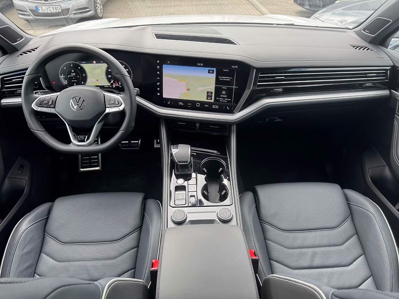Volkswagen Touareg TDI 210kW R-Line Pano HuD DYN - fotka 14 z 28