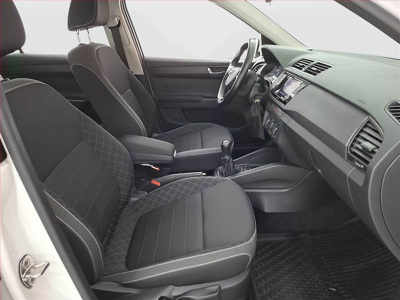 Škoda Fabia (2022) Ambition 1.0 TSI, ČR,1.maj - fotka 9 z 16