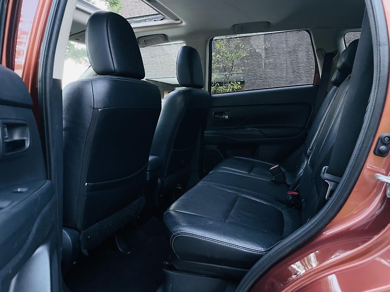 Mitsubishi Outlander 2.2D 4x4 7MÍST KAMERA SERVISKA - fotka 30 z 47