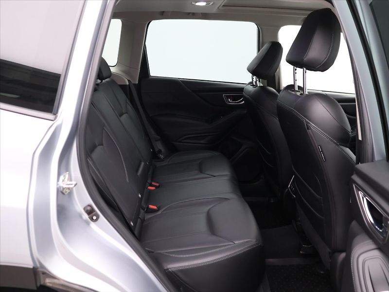 Subaru Forester 2,0 e-BOXER CVT Executive CZ - fotka 12 z 26