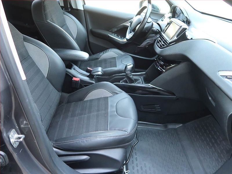 Peugeot 2008 (2015) 1.2 PureTech, Navi, Tempomat - fotka 9 z 17