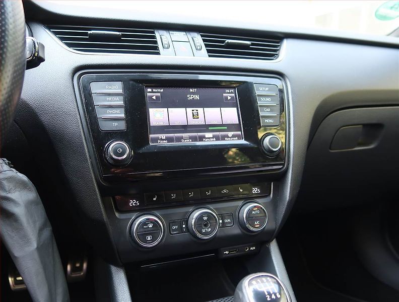 Škoda Octavia (2013) RS 2.0 TDI, Serv.kniha, Xenony - fotka 12 z 19