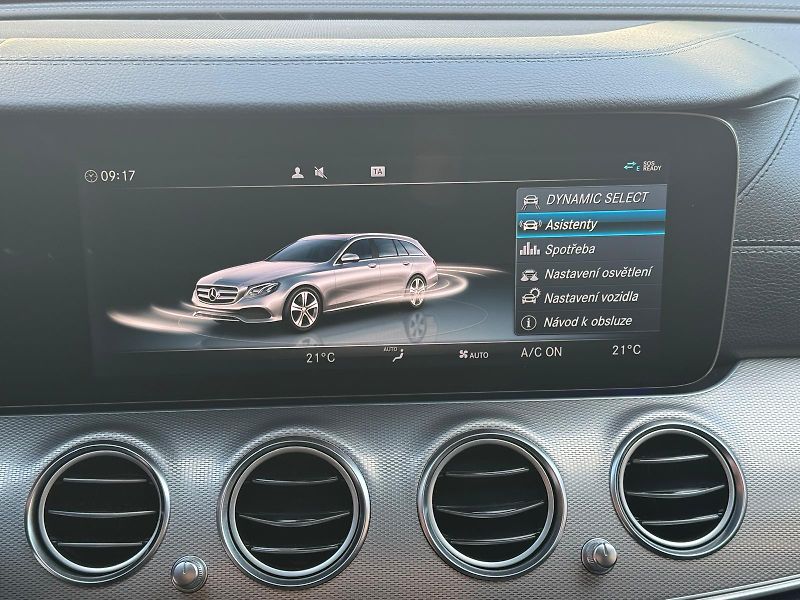 Mercedes-Benz Třídy E E220d-4M-AMG-ČR - fotka 17 z 28