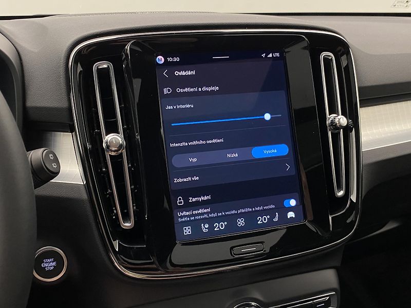 Volvo XC40 (2026) B3 AUT DARK PLUS - fotka 47 z 58
