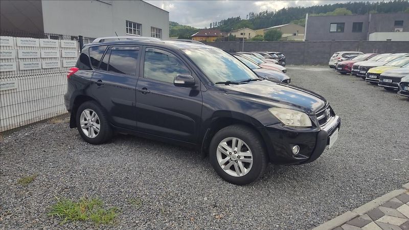 Toyota RAV4 2,2 D-4D 4x4 SOL PREMIUM - fotka 3 z 22
