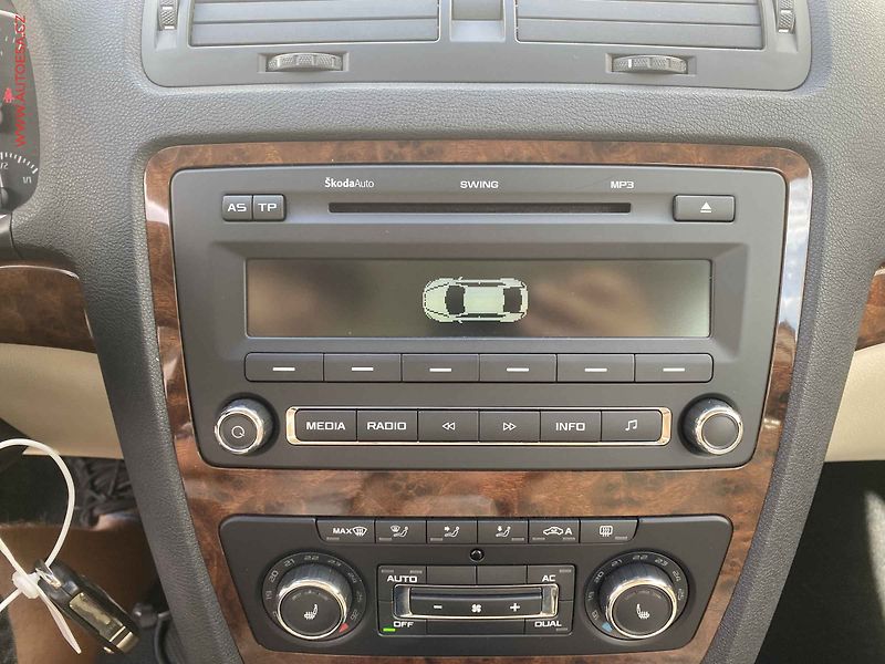 Škoda Octavia (2012) 1.6 TDi, Elegance, +kola - fotka 16 z 17