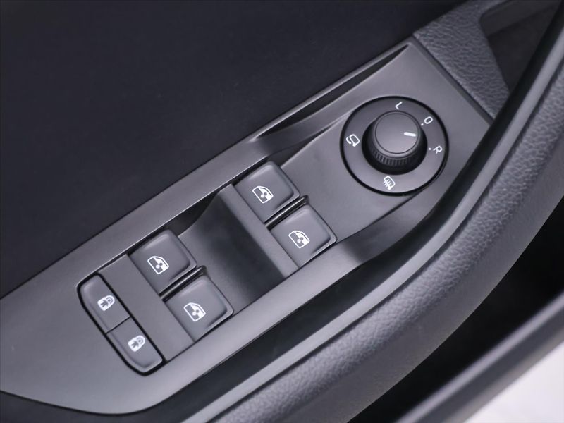 Škoda Superb 2,0 TDI 110kW DSG CZ 1.Maj DPH - fotka 14 z 31