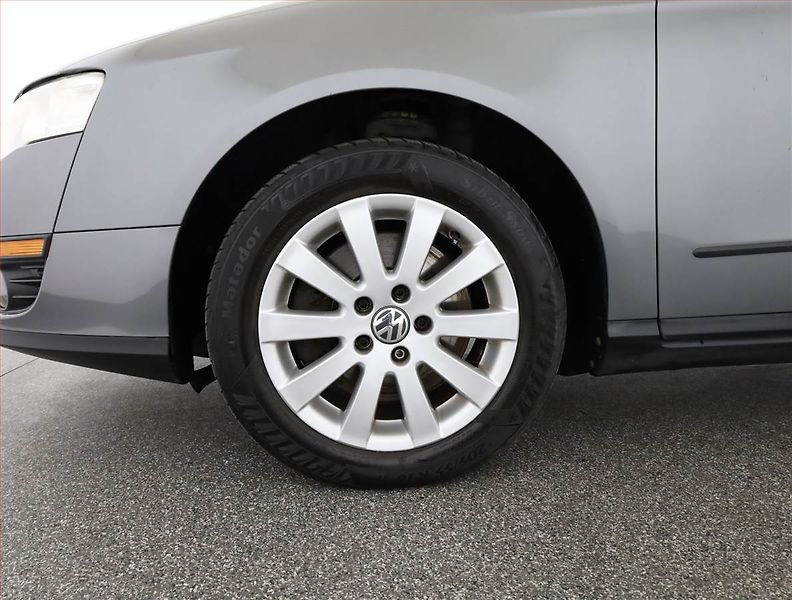 Volkswagen Passat (2007) 2.0 TDI, Xenony, Tempomat - fotka 17 z 17