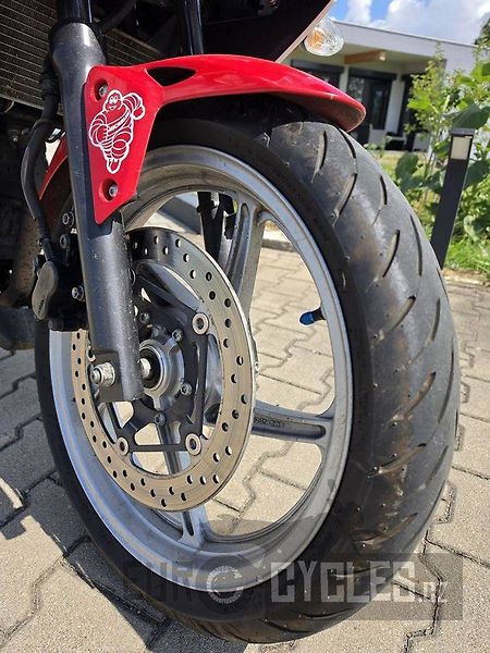 Honda CBR 250 R (2011) - fotka 9 z 13