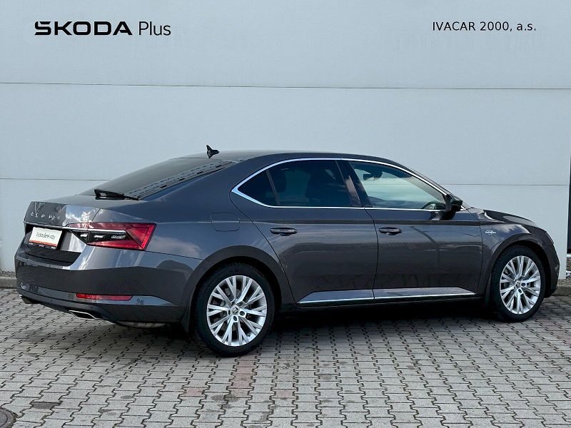 Škoda Superb (2022) 2.0 TSI 206 kW DSG 4x4 L&K - fotka 2 z 29