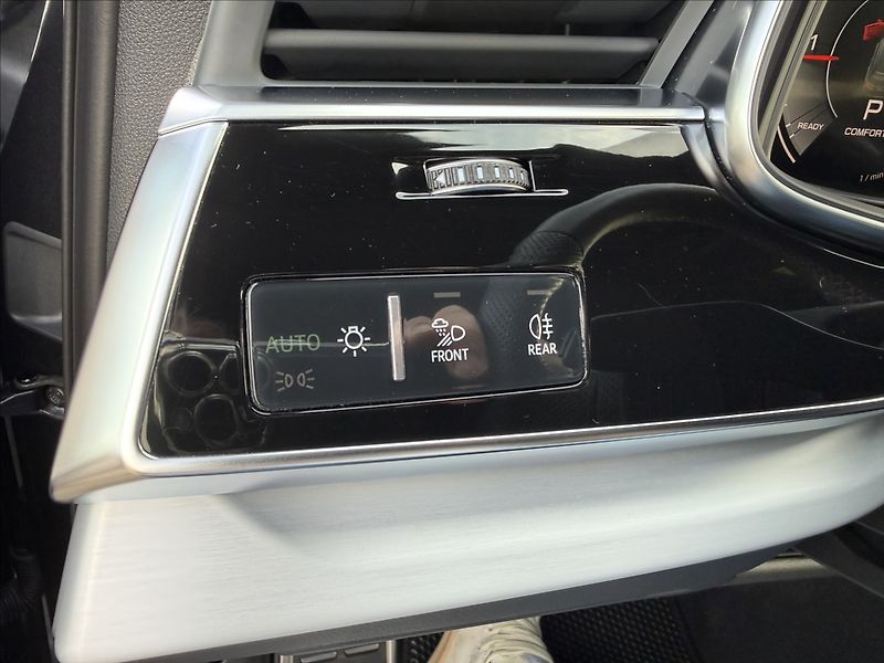 Audi Q7 50 TDI S-Line Quattro - fotka 16 z 37