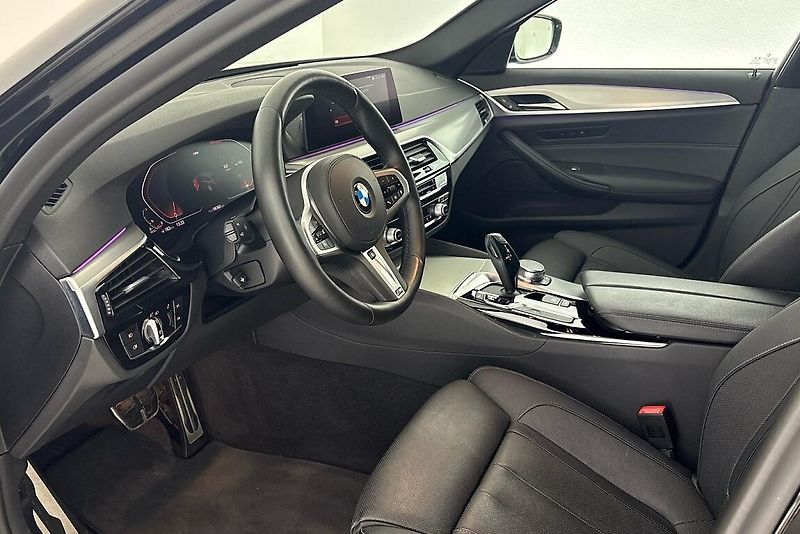 BMW Řada 5 530d xDrive - fotka 7 z 27