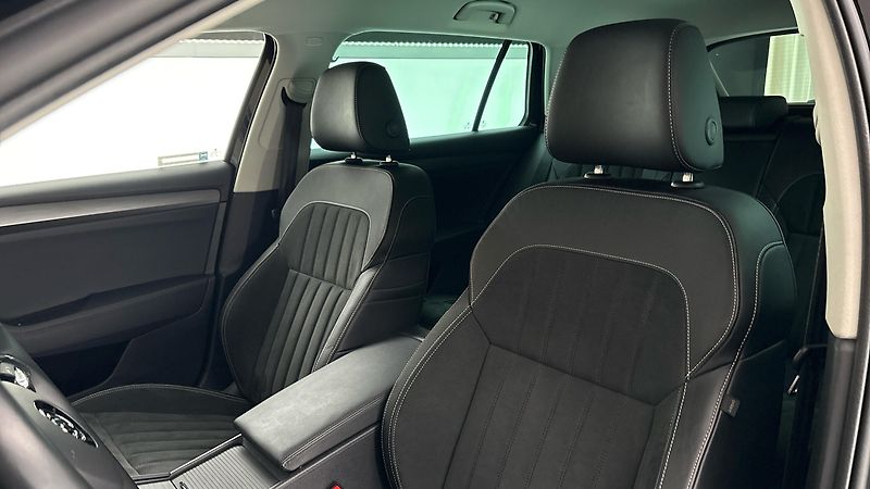 Škoda Superb 2.0 TDI DSG Style Combi - fotka 15 z 30