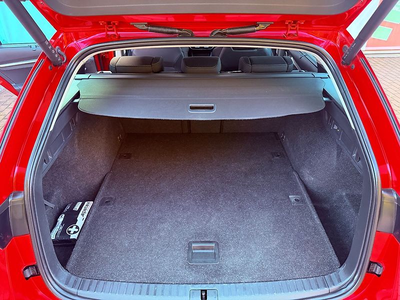 Škoda Octavia 2.0 TDi 110 kW Style DSG, Serv - fotka 10 z 36