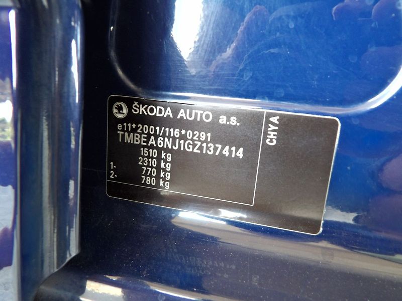 Škoda Fabia 1.0MPi Ambition Navi Tempomat - fotka 33 z 34