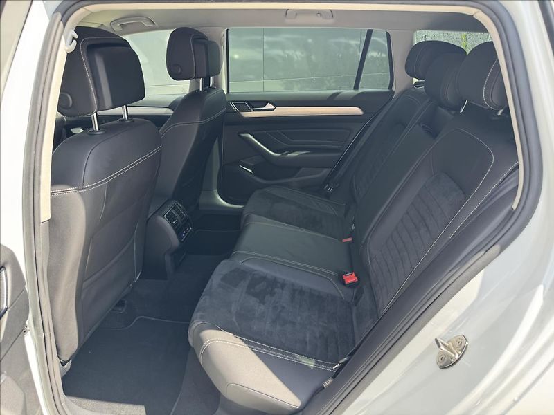 Volkswagen Passat 1,5 TSI 110kW Elegance 7DSG ČR - fotka 13 z 30