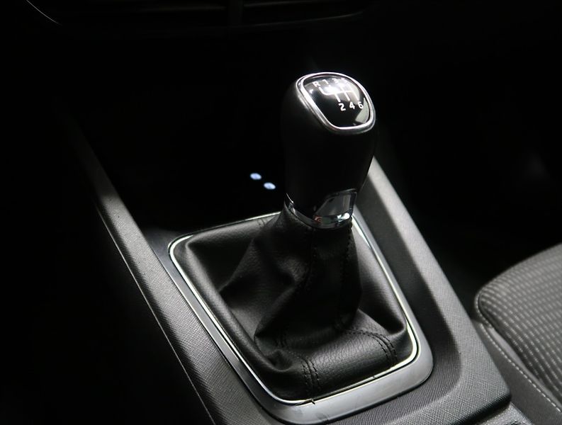 Škoda Octavia 2,0 TDI VÝHŘEV 1. MAJ ČR DPH - fotka 30 z 47