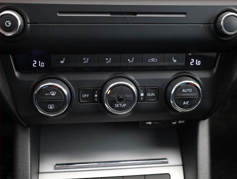 Škoda Octavia (2014) 1.8 TSI, Tempomat - fotka 13 z 16