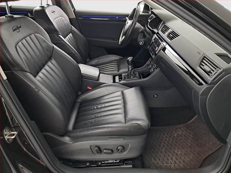 Škoda Superb (2017) Laurin&Klement 2.0 TDI, Kůže - fotka 9 z 19