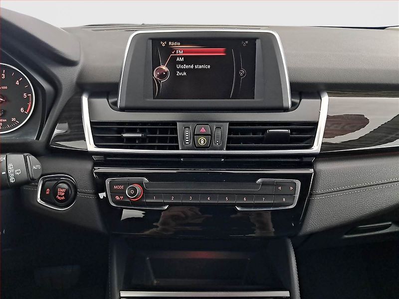 BMW Řada 2 (2016) 218d Gran Tourer, Automat - fotka 12 z 18