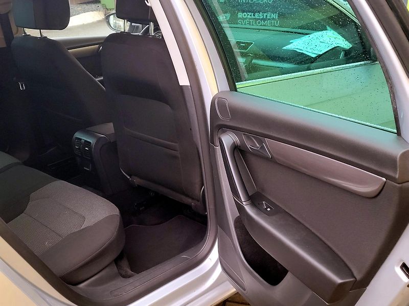 Volkswagen Passat *SERV.KNÍŽKA,AUT.PARKOVÁNÍ   - fotka 22 z 47