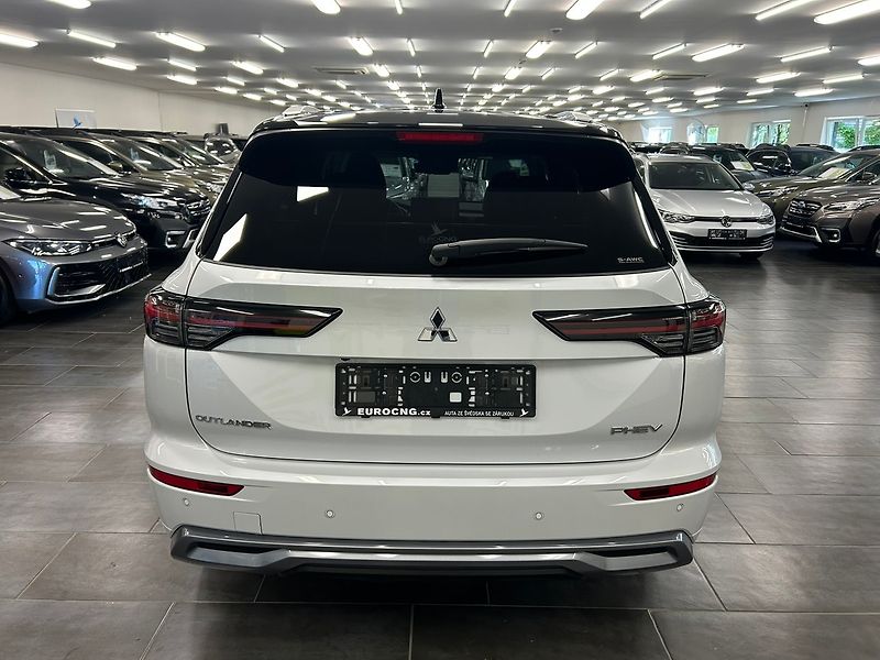 Mitsubishi Outlander (2025) 2.4 PHEV Instyle | 8 let | Nov - fotka 6 z 67