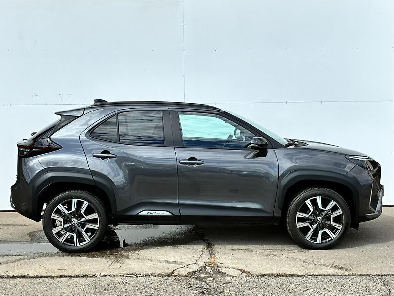 Toyota Yaris Cross 1.5 HSD 130k e-CVT AWD Executi - fotka 3 z 22