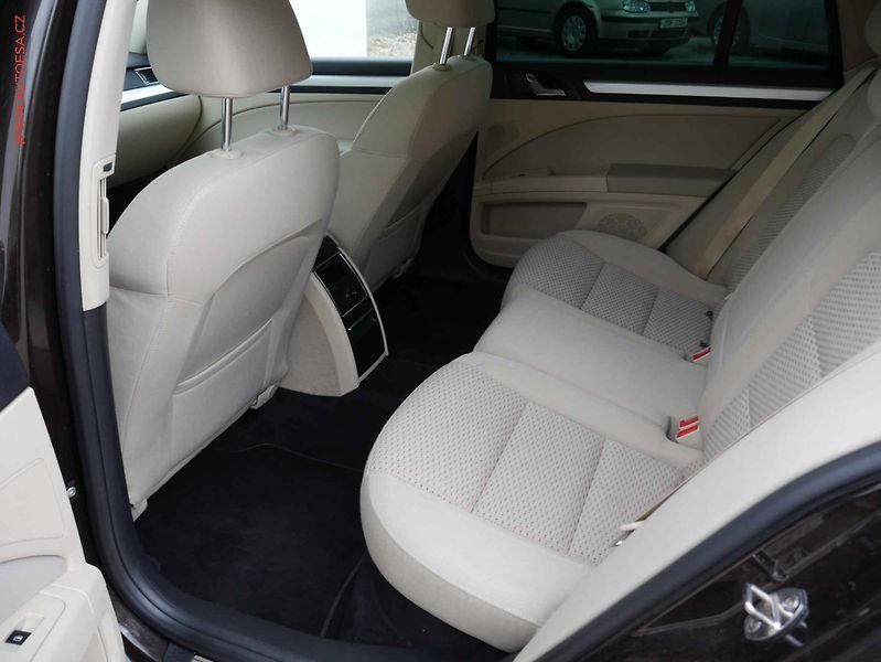 Škoda Superb (2012) 2.0TDi, AT, autoAC - fotka 9 z 20