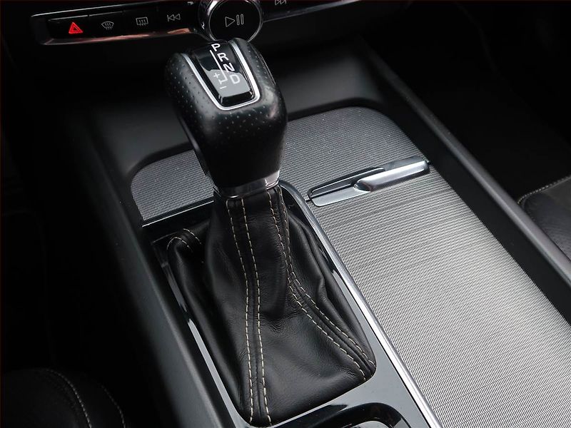 Volvo XC60 (2019) D4, 4X4, Automat, Kůže, Navi - fotka 13 z 19