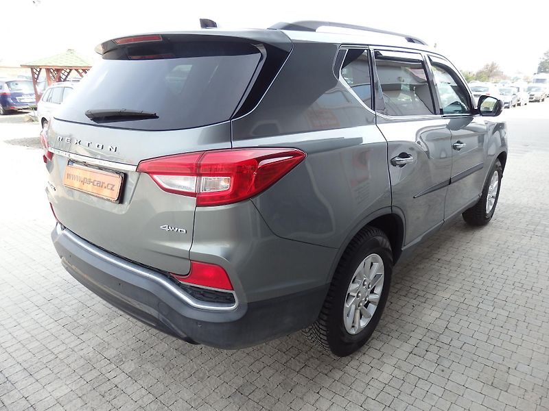 SsangYong Rexton 2.2 D 133 kW 4WD NAVIGACE - fotka 4 z 21
