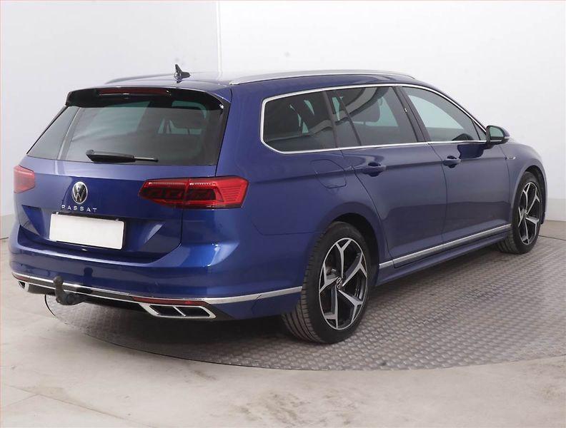 Volkswagen Passat (2022) 2.0 TDI - fotka 5 z 16