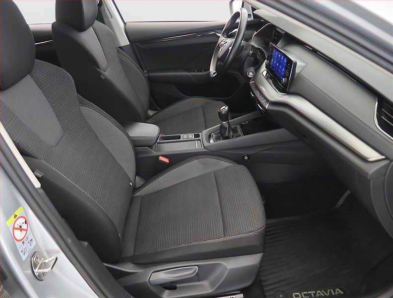 Škoda Octavia (2022) Ambition 2.0 TDI, ČR,1.maj - fotka 9 z 24