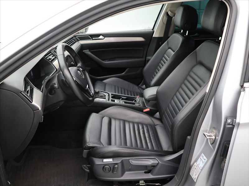 Volkswagen Passat Alltrack 2,0 TSI 162kW 4Motion - fotka 9 z 27