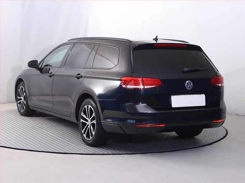 Volkswagen Passat (2017) Comfortline 2.0 TDI, Automat - fotka 4 z 20