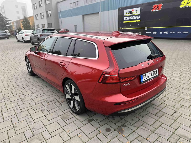Volvo V60 (2024) VOLVO V60 T6 PHEV - fotka 3 z 23