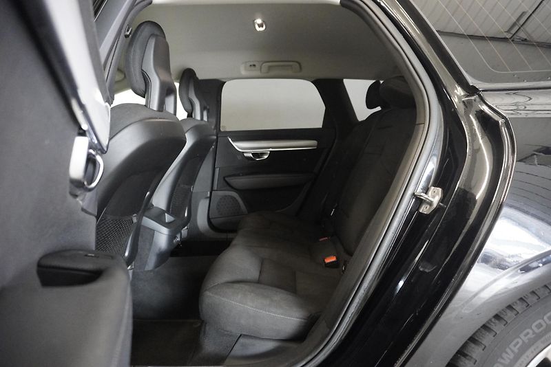 Volvo V90 2.0 D4 MOMENTUM AUTOMAT 8st. - fotka 18 z 31