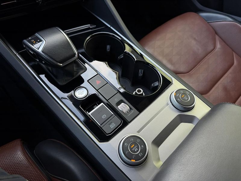 Volkswagen Touareg (2019) +DPH+BOHATÁ VÝBAVA+ - fotka 19 z 20