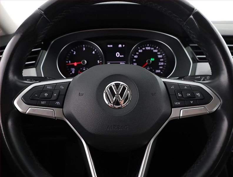 Volkswagen Passat (2020) Business 2.0 TDI, Automat - fotka 8 z 17