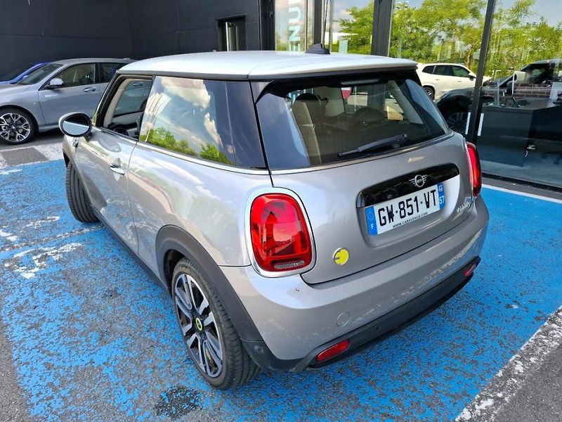 Mini Cooper SE - fotka 4 z 6