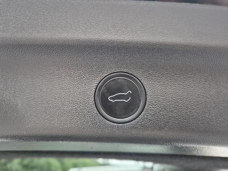 Tesla Model Y LONG RANGE DUAL MOTOR TZ 89 % - fotka 44 z 48