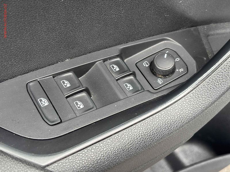 Škoda Karoq (2023) 1.5 TSi, Style, TZ, Webasto - fotka 11 z 18