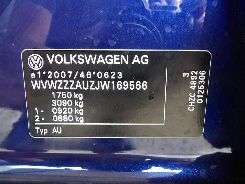 Volkswagen Golf 1.0TSI 81kW AutoAC Temp. 2xPDC - fotka 26 z 27
